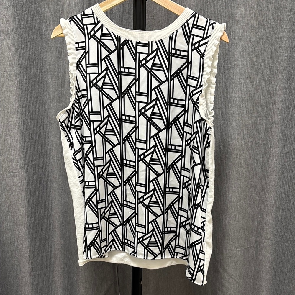 Geometric Black and White Sleeveless Top